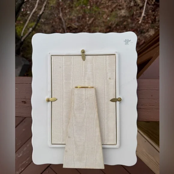 Lenox Cream Ceramic Floral Relief Photo Frame with Gold Trim 5x7 NWT - Picture 3 of 4